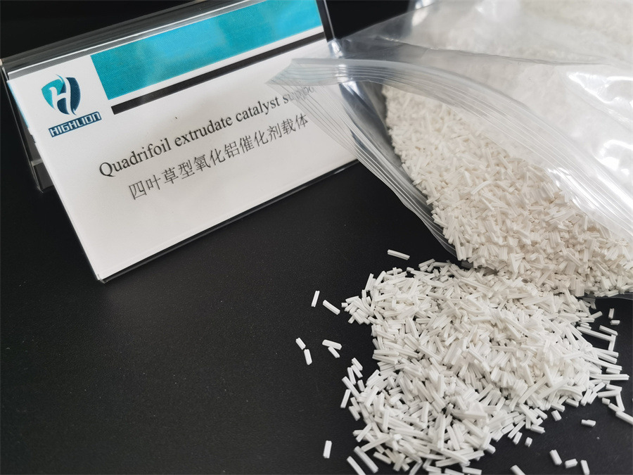 Quadralobe alumina catalyst carrier